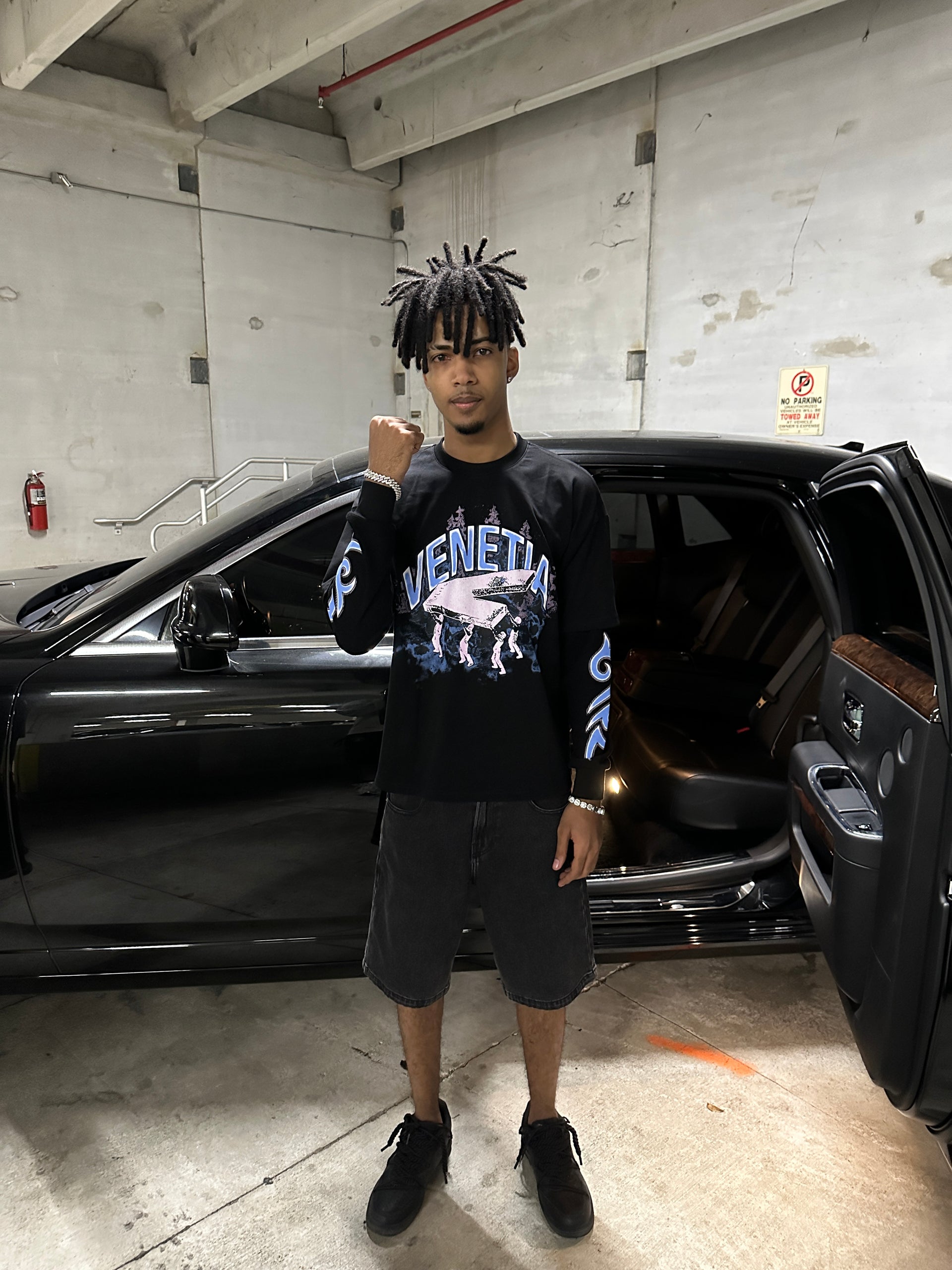 "BIG V" BLACK LAYERED TEE